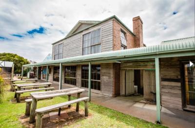 The 12 Apostles Inn / Princetown Tavern - Accommodation Coffs Harbour 12