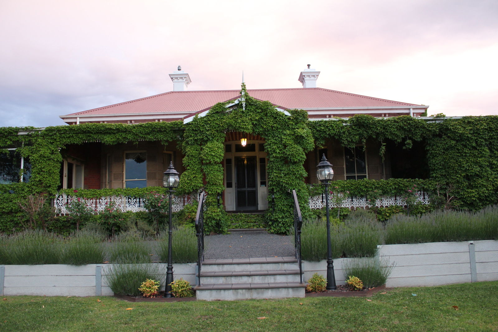 Monomak VIC Accommodation Coffs Harbour