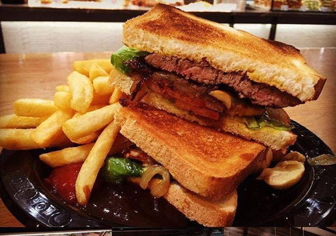 Rhumbas - Docklands - Accommodation Coffs Harbour 0