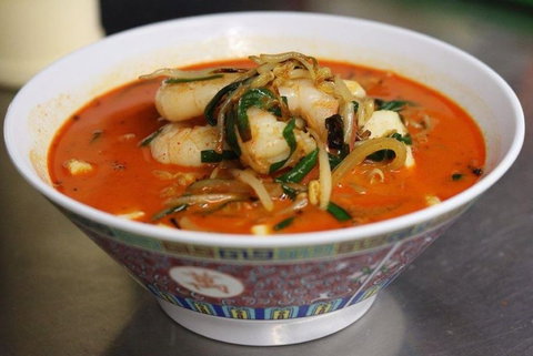 Two Hans - Accommodation Coffs Harbour 1