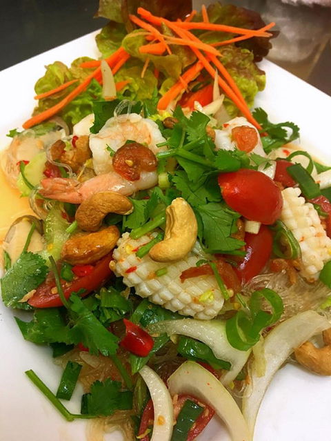 S & T Thai Gourmet Cafe - Accommodation Coffs Harbour 0