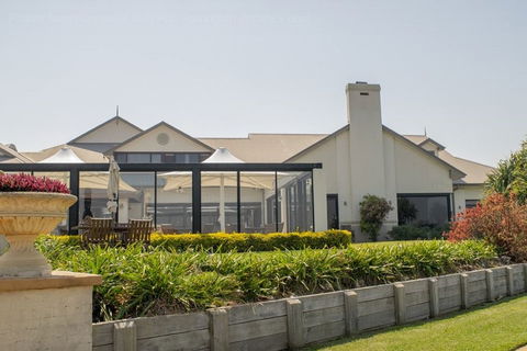 Harrigans Irish Pub And  Harrington River Lodge - Accommodation Coffs Harbour 0