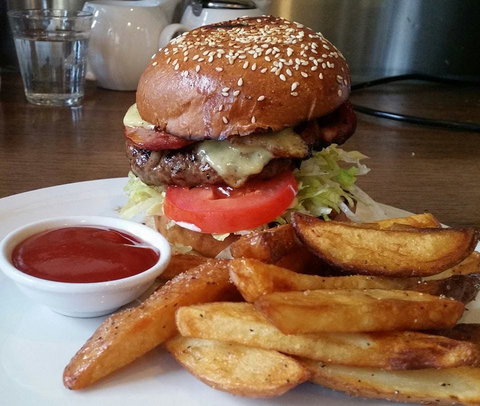 Kardinia Outlet Cafe - Accommodation Coffs Harbour 0