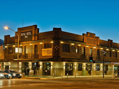Royal Hotel Queanbeyan - Accommodation Coffs Harbour 0