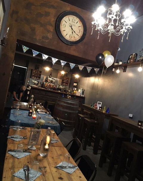 Bazz's Whine Bar - Accommodation Coffs Harbour 5