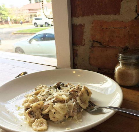 EAT LOVE PIZZA - Accommodation Coffs Harbour 10
