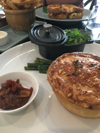 Hampton ACT Accommodation Coffs Harbour