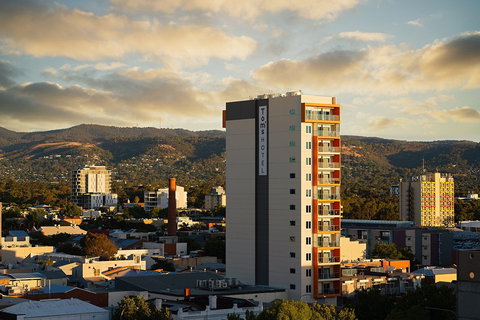 Tom's Court Hotel - Accommodation Coffs Harbour 1