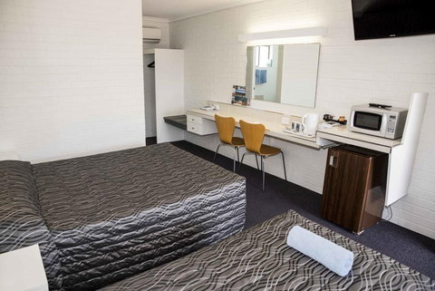 Coastal Bay Motel - Accommodation Coffs Harbour 2