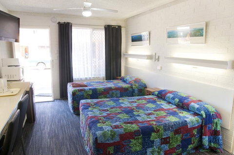 Coastal Bay Motel - Accommodation Coffs Harbour 3