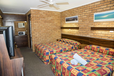 Coastal Bay Motel - Accommodation Coffs Harbour 7