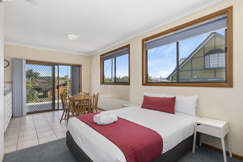 Coastal Bay Motel - Accommodation Coffs Harbour 9