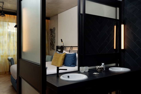 QT Melbourne - Accommodation Coffs Harbour 5