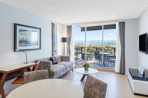 Meriton Suites Broadbeach - Accommodation Coffs Harbour 2