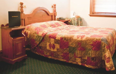 O'Malleys Hotel - Accommodation Coffs Harbour 1