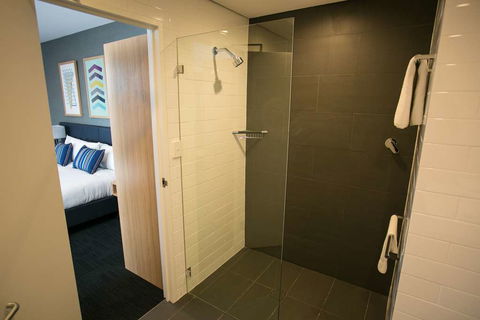 Alpha Hotel Eastern Creek - Accommodation Coffs Harbour 1