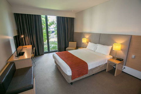 Alpha Hotel Eastern Creek - Accommodation Coffs Harbour 2