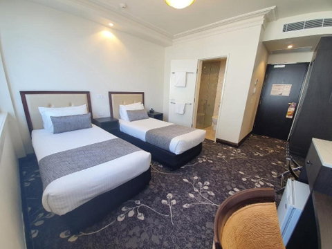 Burke & Wills Hotel - Accommodation Coffs Harbour 1