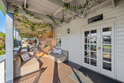 Ambassador On Ruthven Motel - Accommodation Coffs Harbour 1