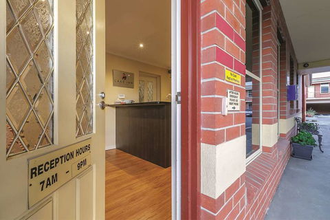 Lake Inn Ballarat - Accommodation Coffs Harbour 2