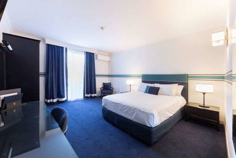 Ramada by Wyndham Diplomat Canberra - Accommodation Coffs Harbour 3