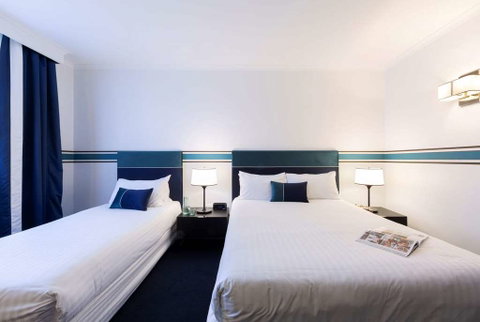 Ramada by Wyndham Diplomat Canberra - Accommodation Coffs Harbour 5