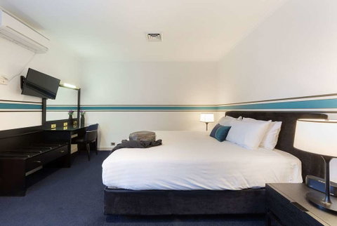 Ramada by Wyndham Diplomat Canberra - Accommodation Coffs Harbour 6