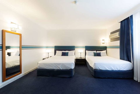 Ramada by Wyndham Diplomat Canberra - Accommodation Coffs Harbour 7