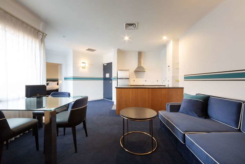 Ramada by Wyndham Diplomat Canberra - Accommodation Coffs Harbour 8
