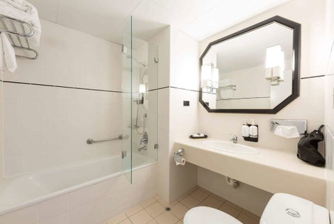 Ramada by Wyndham Diplomat Canberra - Accommodation Coffs Harbour 9