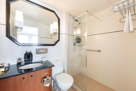 Ramada by Wyndham Diplomat Canberra - Accommodation Coffs Harbour 10