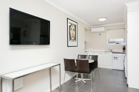 Forrest Hotel & Apartments - Accommodation Coffs Harbour 2