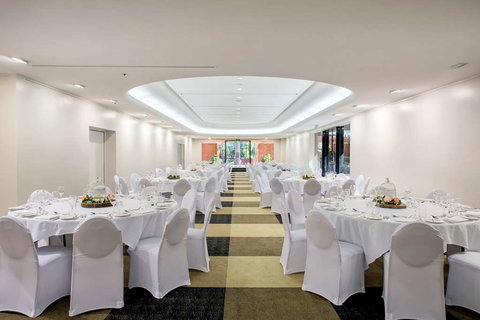 DoubleTree by Hilton Esplanade Darwin - Accommodation Coffs Harbour 9