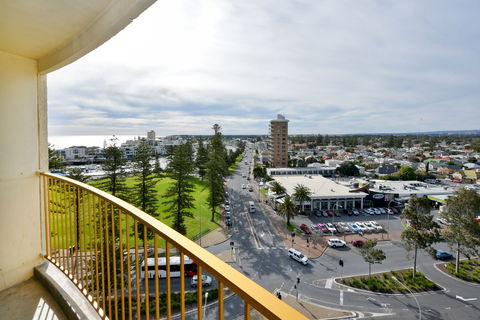 Atlantic Tower Motor Inn - Accommodation Coffs Harbour 1