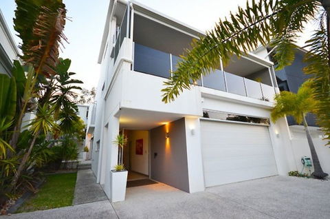 Alex Beach House - Accommodation Coffs Harbour 0
