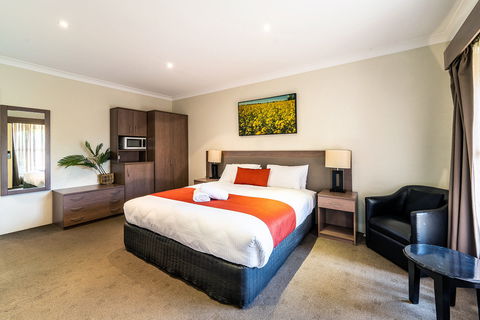Parkes International - Accommodation Coffs Harbour 1