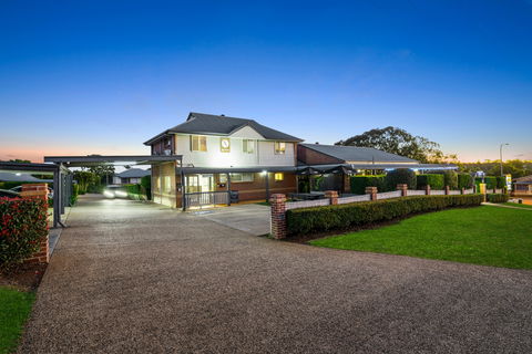 Ambassador On Ruthven Motel - Accommodation Coffs Harbour 0