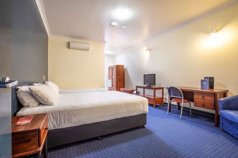 Atherton Hotel - Accommodation Coffs Harbour 2