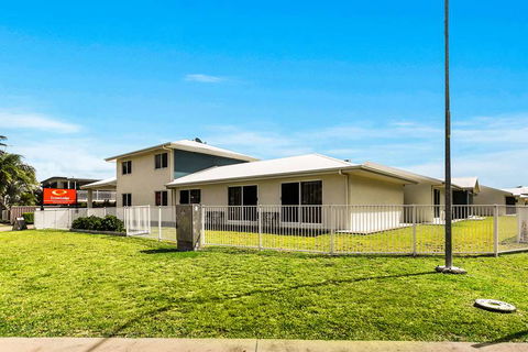 Econo Lodge Beachside - Accommodation Coffs Harbour 0