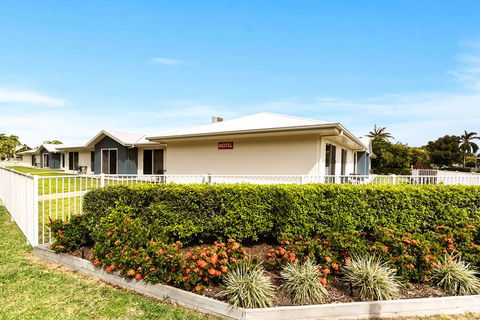 Econo Lodge Beachside - Accommodation Coffs Harbour 1