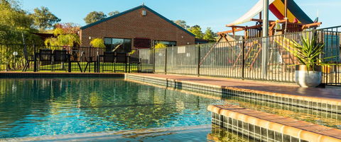 Blazing Stump Motel & Suites - Accommodation Coffs Harbour 1