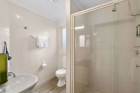 Caboolture Central Motor Inn, SureStay Collection - Accommodation Coffs Harbour 9