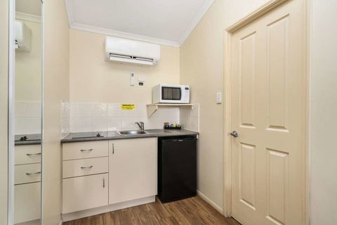Caboolture Central Motor Inn, SureStay Collection - Accommodation Coffs Harbour 13