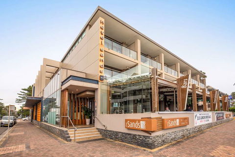 Narrabeen Sands Hotel By Nightcap Plus - Accommodation Coffs Harbour 1