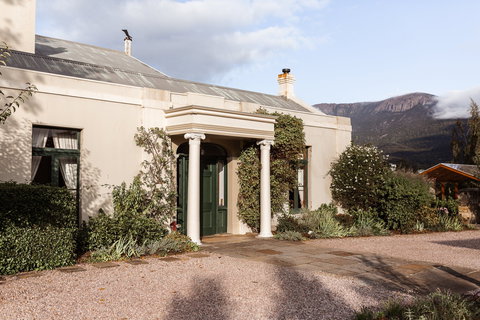 Islington Hotel - Accommodation Coffs Harbour 0