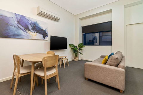 Terminus Apartment Hotel, Ascend Coll - Accommodation Coffs Harbour 2