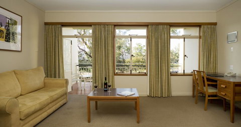 University House - ANU - Accommodation Coffs Harbour 4