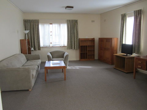 University House - ANU - Accommodation Coffs Harbour 39