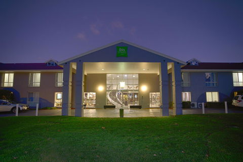 Ibis Styles Canberra - Accommodation Coffs Harbour 5