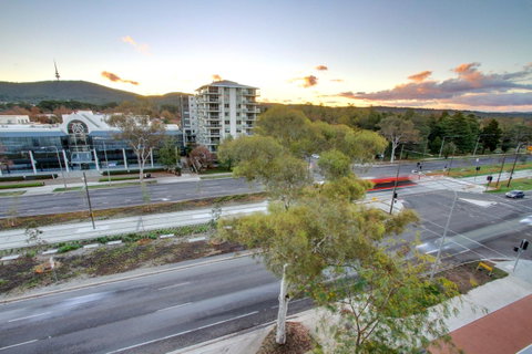 IQ Smart Apartments 704 Braddon ACT - Accommodation Coffs Harbour 6